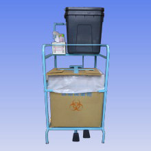 商品写真：上部、プラ容器（鋭利物）